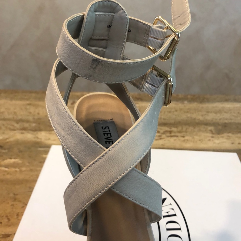 Steve Madden Beige/Tan Suede Wedges! Size 7 - Picture 6 of 8